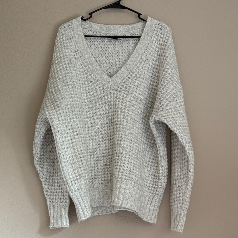 American Eagle Outfitters V-Neck Sweater - Light Gray